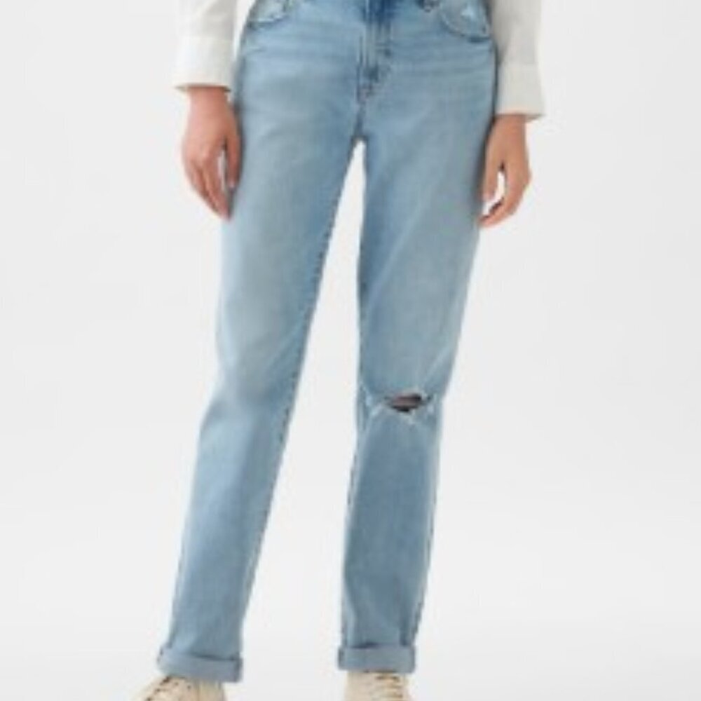 GAP Girlfriend Mid Rise Raw Hem Jeans Light Wash 29/8R
